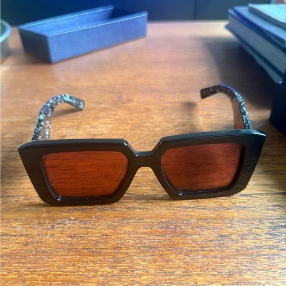 Prada Black sunglasses with red lenses - Picture 5 of 8